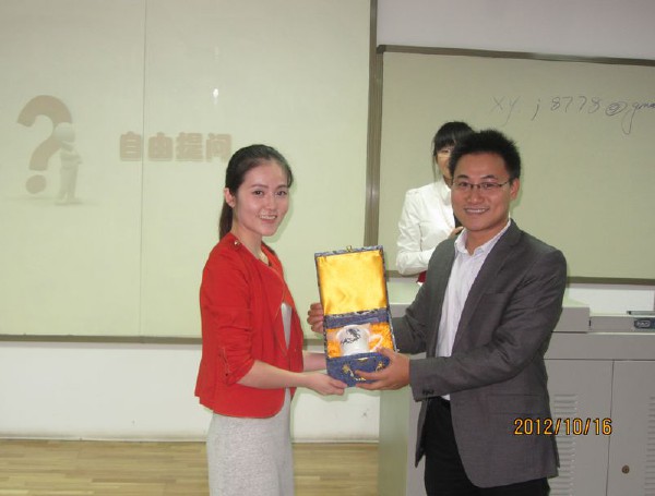 BETWAY必威老员工职业生涯规划系列讲座之 求职及职场经验分享 2(1).JPG