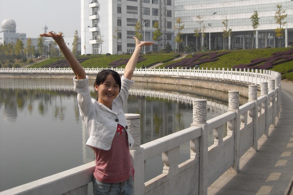 2009校三好员工标兵贺伟 刘洋、刘林